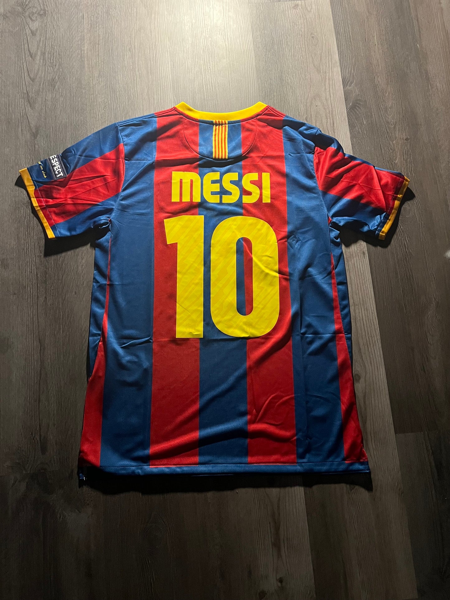 2010/11 FC Barcelona home shirt featuring Lionel Messi