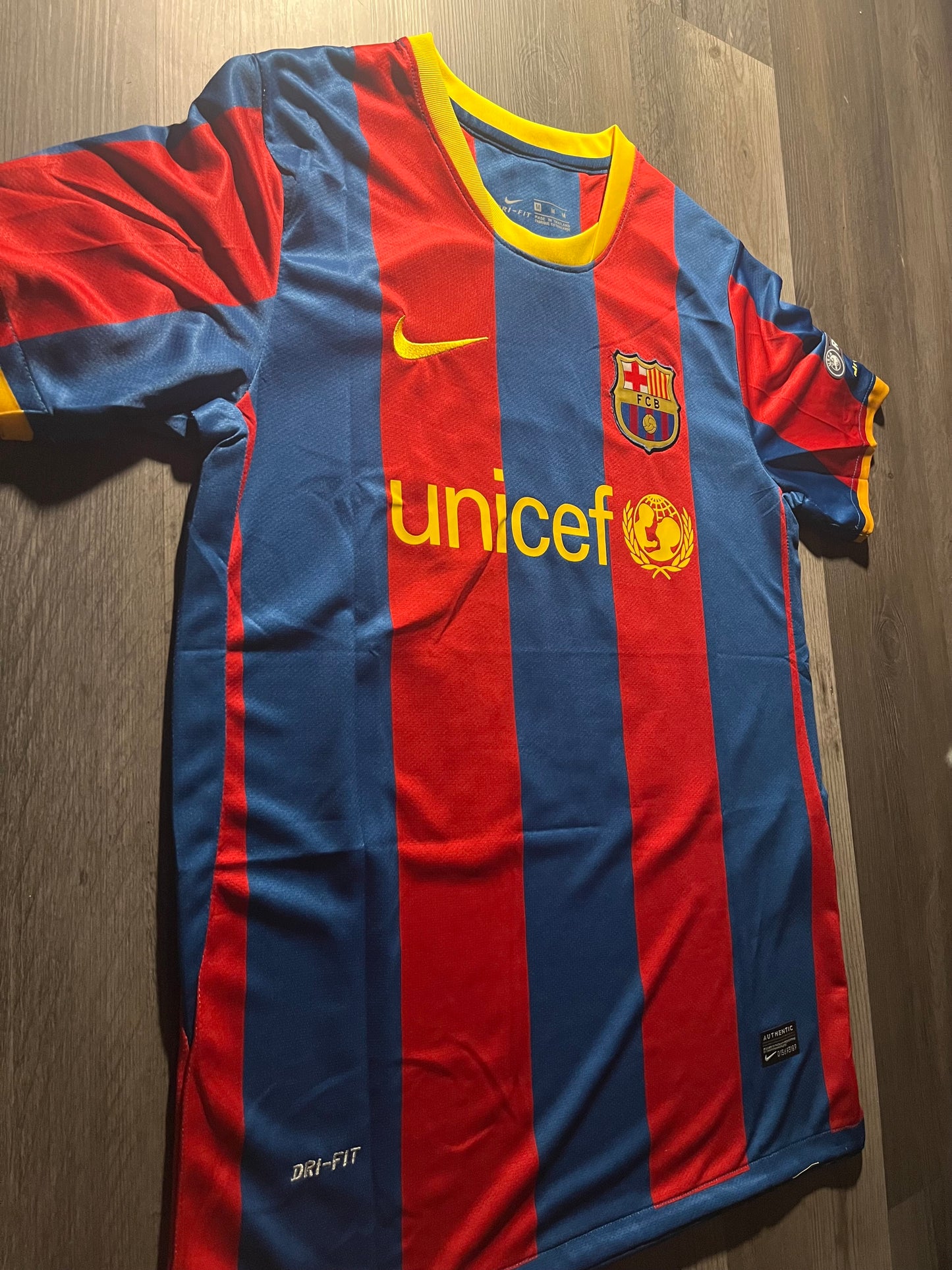 2010/11 FC Barcelona home shirt featuring Lionel Messi